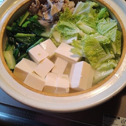 豪華な湯豆腐が出来ました、美味しかったです。茹で汁はあしたの夕食にスープを作ります。